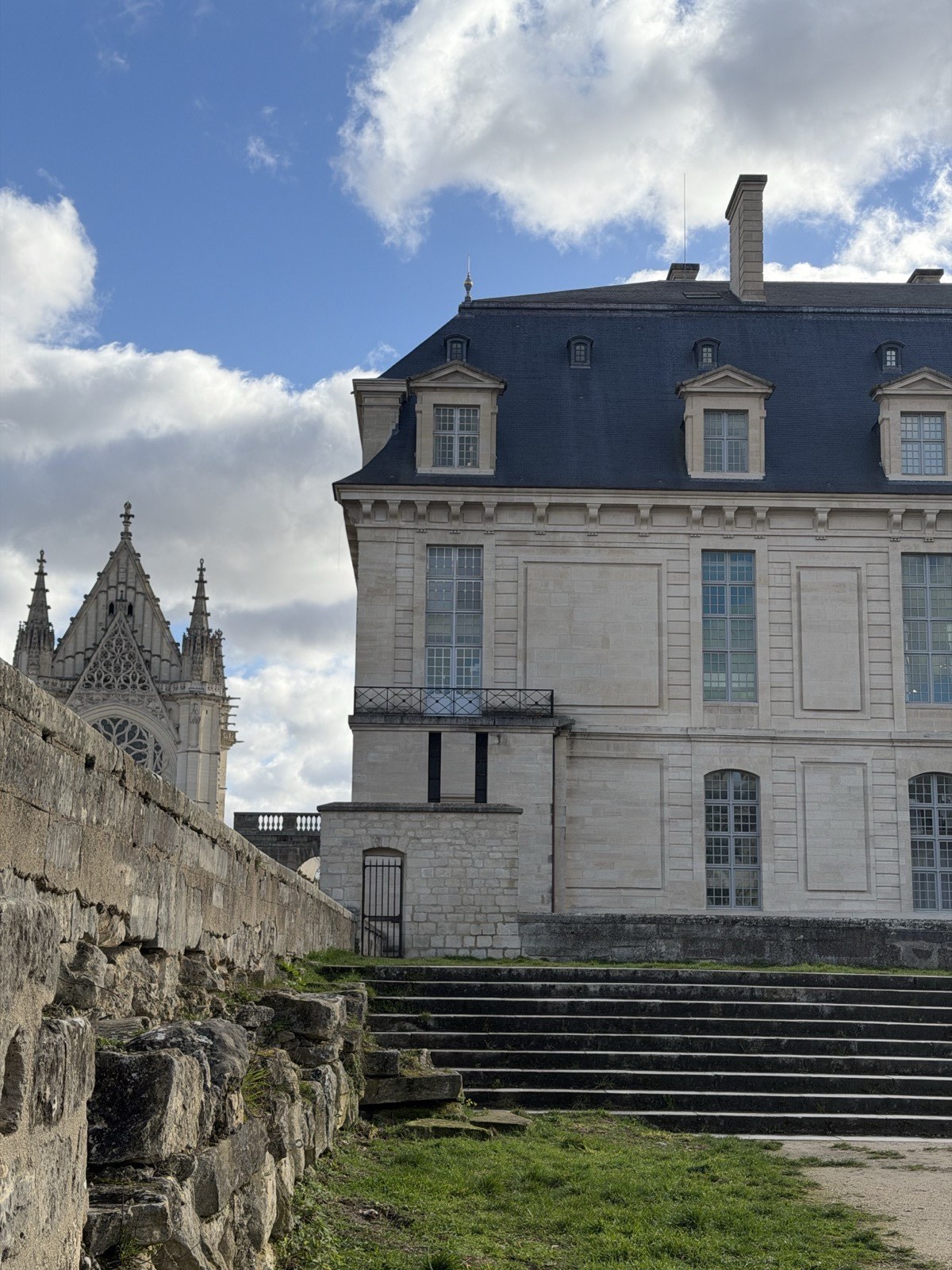 Le Pavillon du Roi et la Sainte-Chapelle du Château de Vincennes